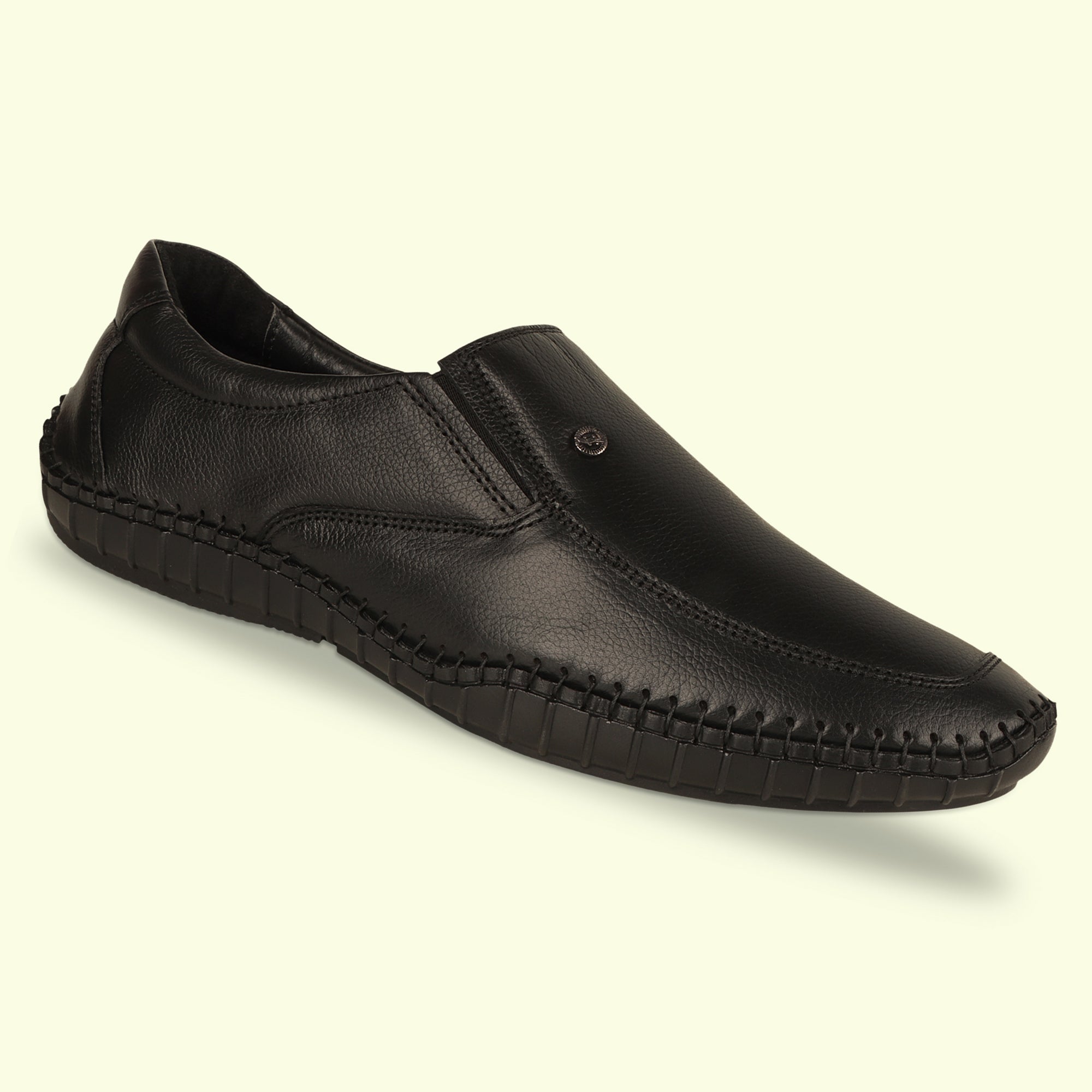 TRUDGE Black Flexible Moccasin For Men - 5002